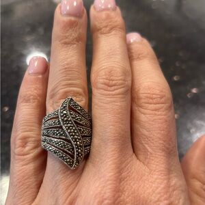 Stunning Sterling silver 925 and black stones ring new size 7